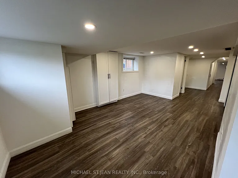 176 Queensdale Ave E #LOWER — Photo 24