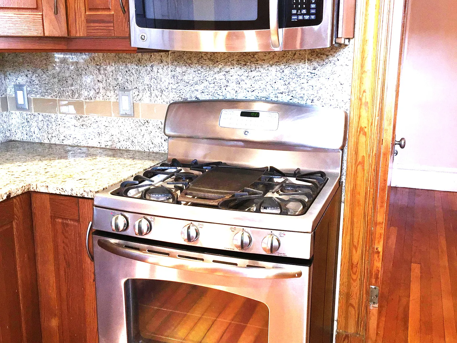 3 bed, 1100 sqft, $3,500 — Photo 3