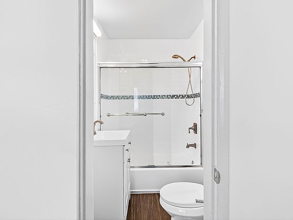 5th image of 727 Olive Ave APT 2