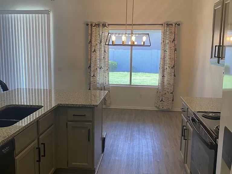 525 W Candlewood Ln — Photo 15