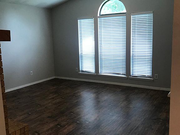 4th image of 12 McIntosh St
