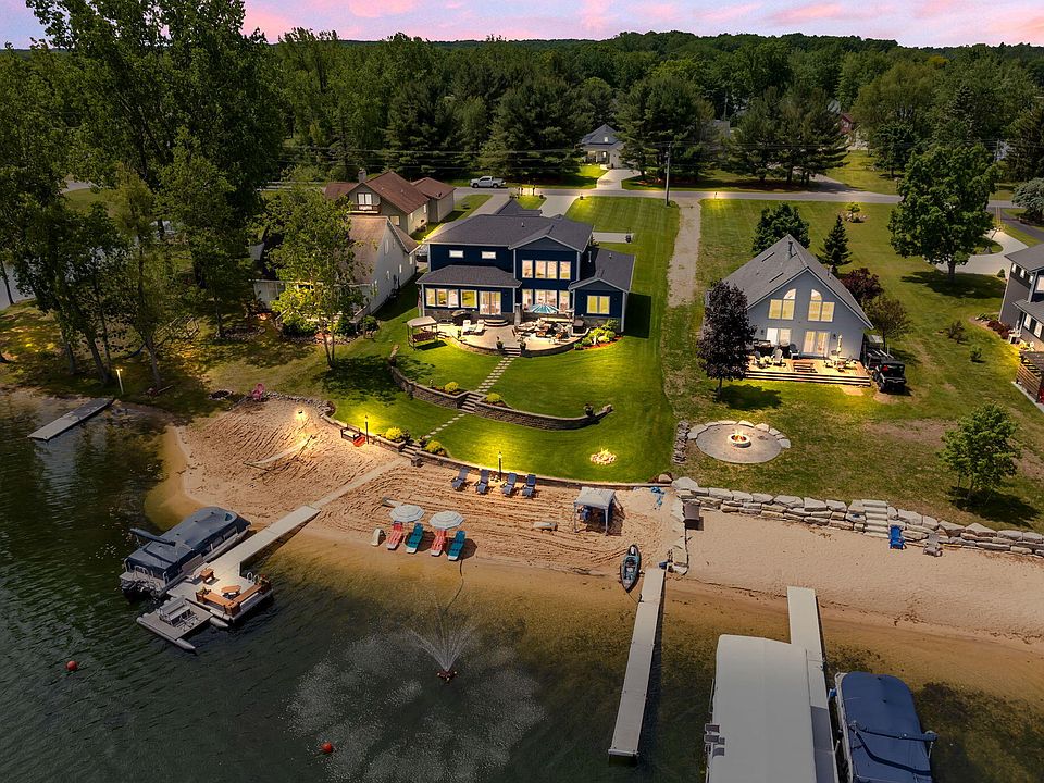 1st image of 7140 Holiday Dr