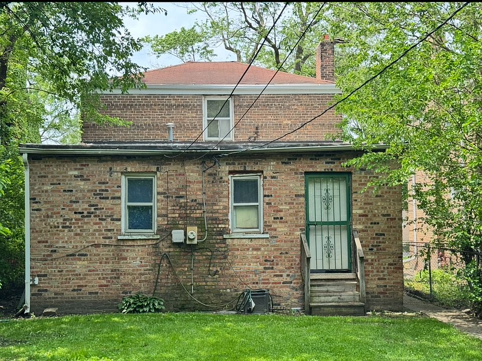 2nd image of 9151 S Perry Ave