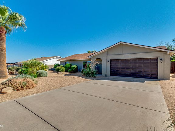 3rd image of 2631 E Sahuaro Dr