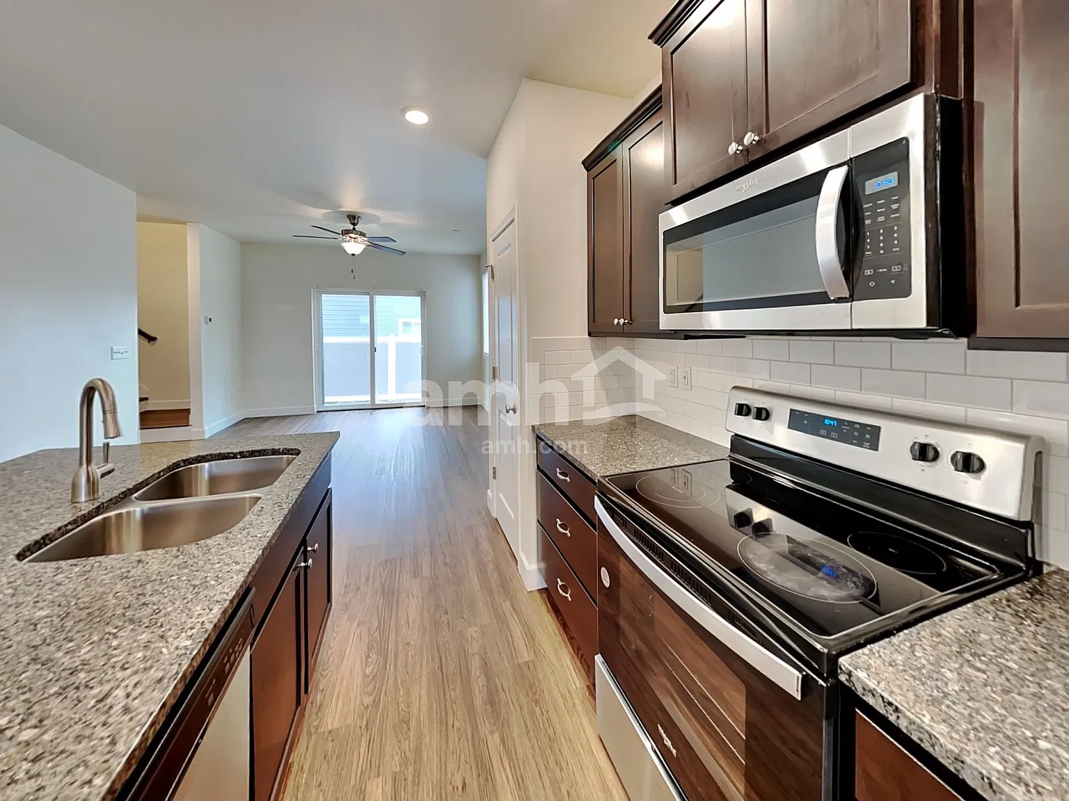 3 bed, 2.0 bath, 1551 sqft, $3,030 — Photo 3