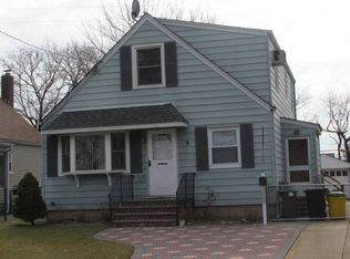 9 Oak Ave, Inwood, NY