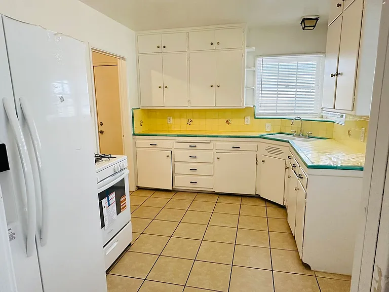 503 W Lugonia Ave — Photo 10