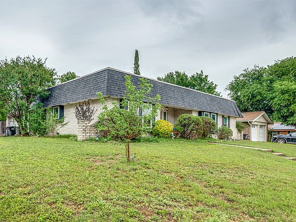 3rd image of 1616 Country Manor Rd