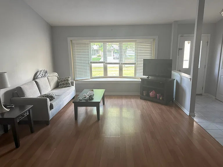 1183 Foxboro Ln — Photo 8