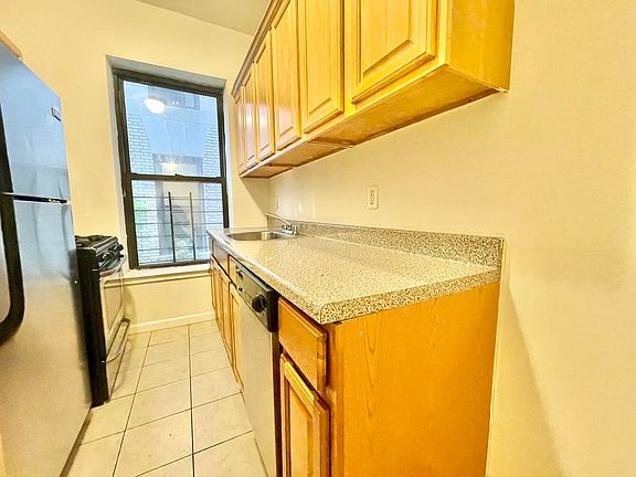 3rd image of 408 W 130th St APT 15