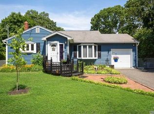 39 Neptune Ave, Mastic, NY 11950