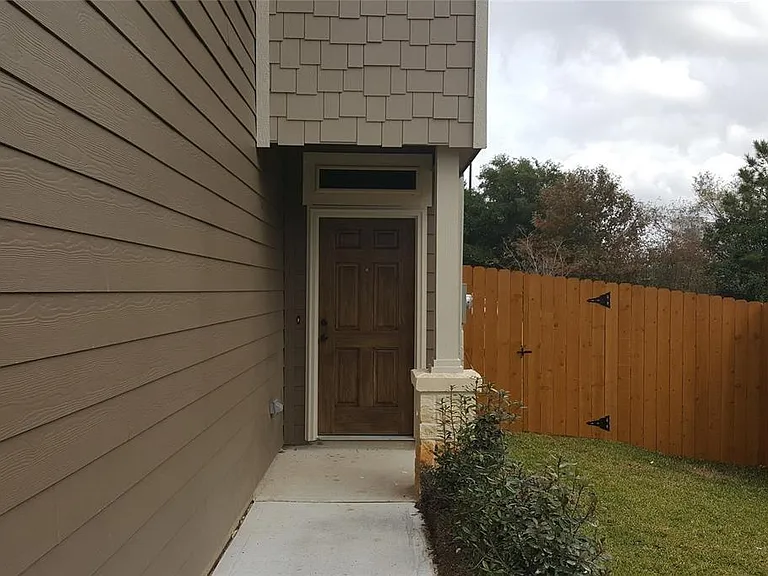 162 Parkgate #A — Photo 3