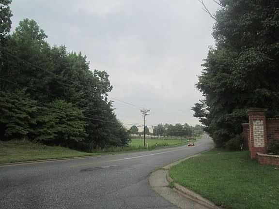 3rd image of 3202 Oliver Dr