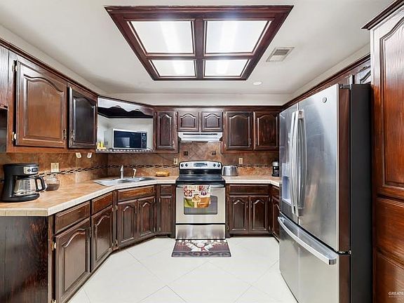 2nd image of 2306 Flores Dr