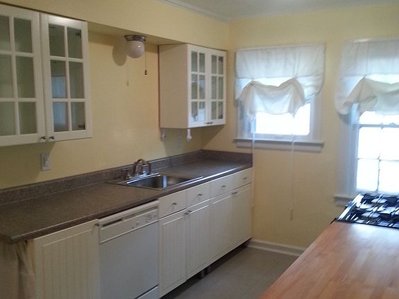 4th image of 5803 Rosslyn Ave