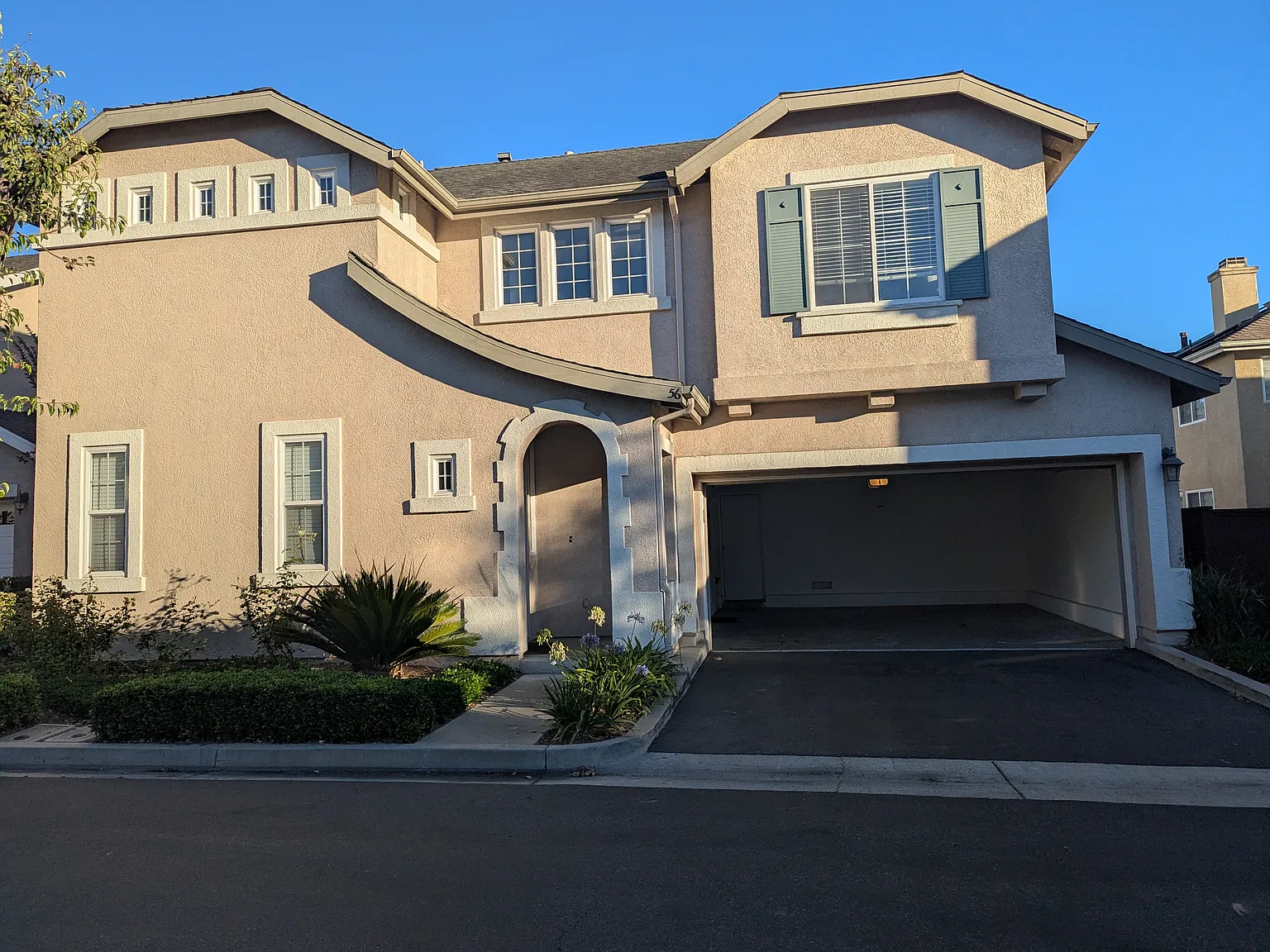 3 bed, 2.5 bath, 1392 sqft, $4,100 — Photo 2