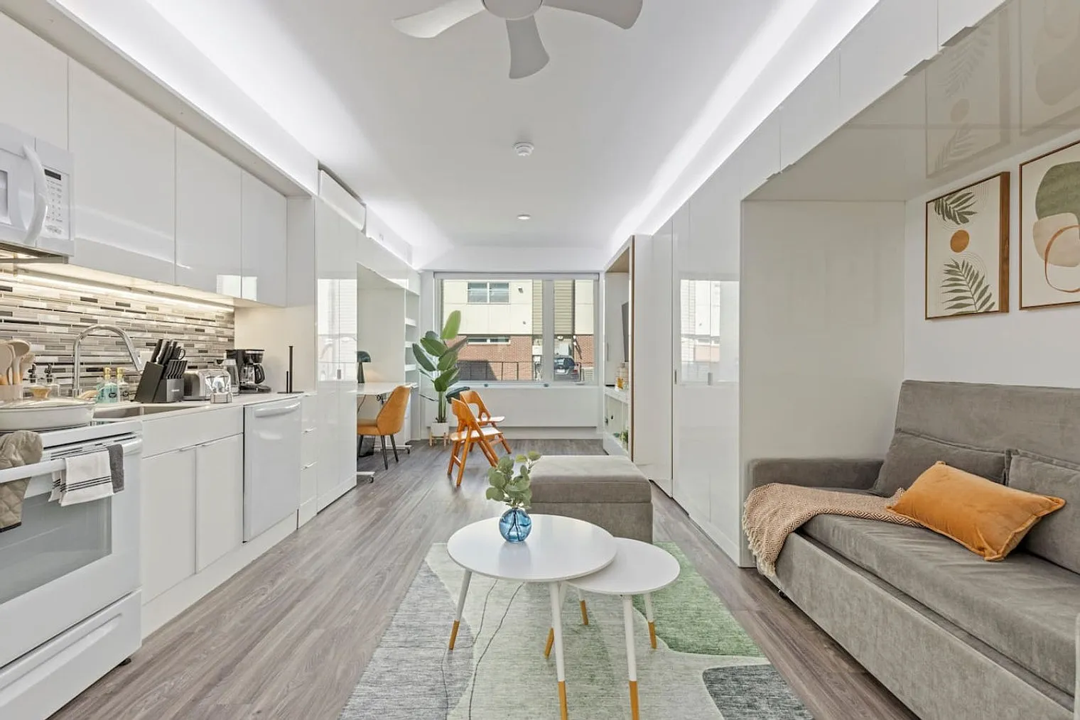 1 bed, 1.0 bath, $2,086 — Photo 2