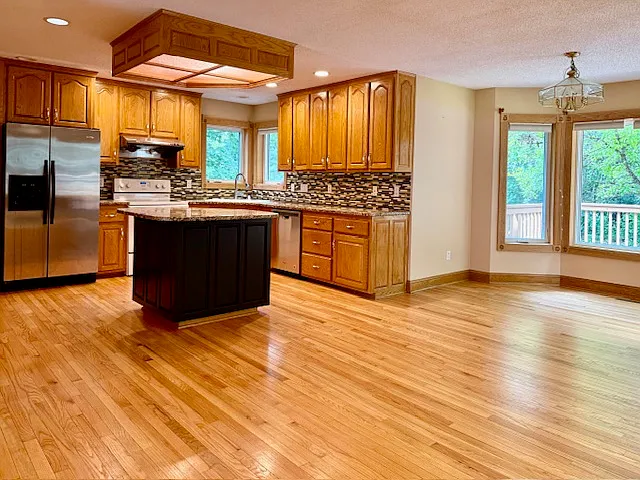 4 bed, 3550 sqft, $3,795 — Photo 4