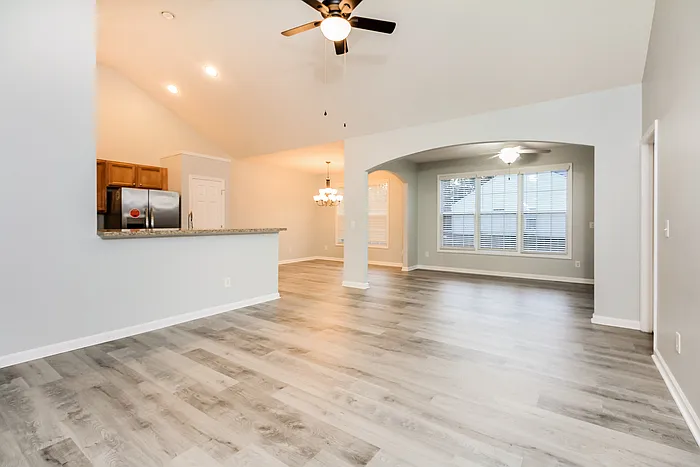 4 bed, 2.0 bath, 2094 sqft, $2,345 — Photo 4
