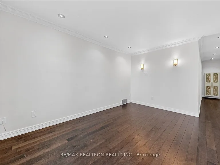80 Waringstown Dr — Photo 4