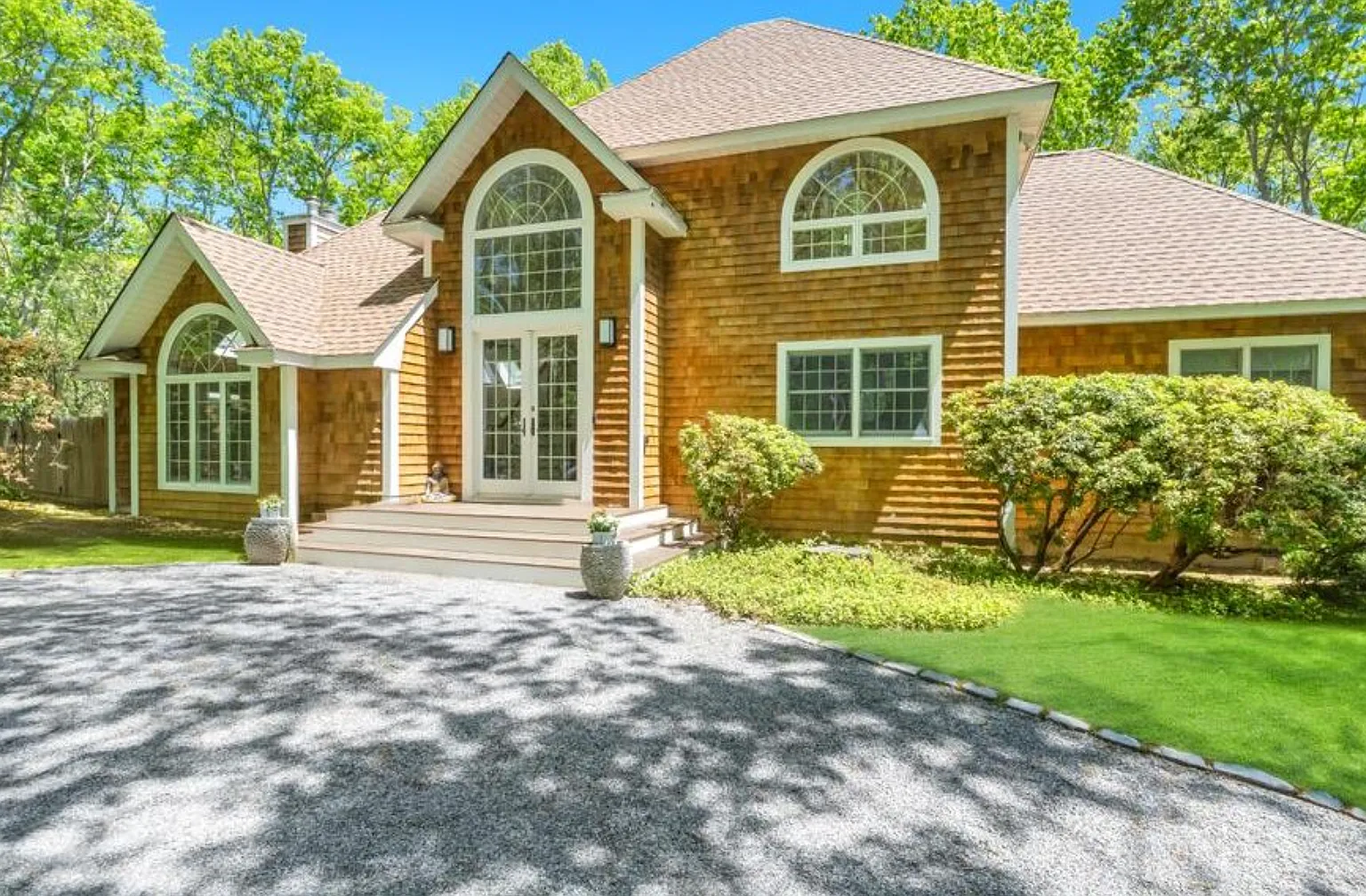 Stunning Water Mill estate with private heated pool — Photo 4