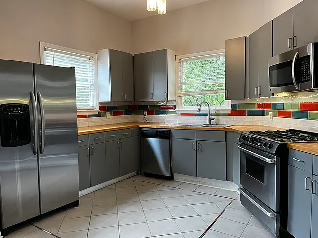 240 Boulevard SE — Photo 15