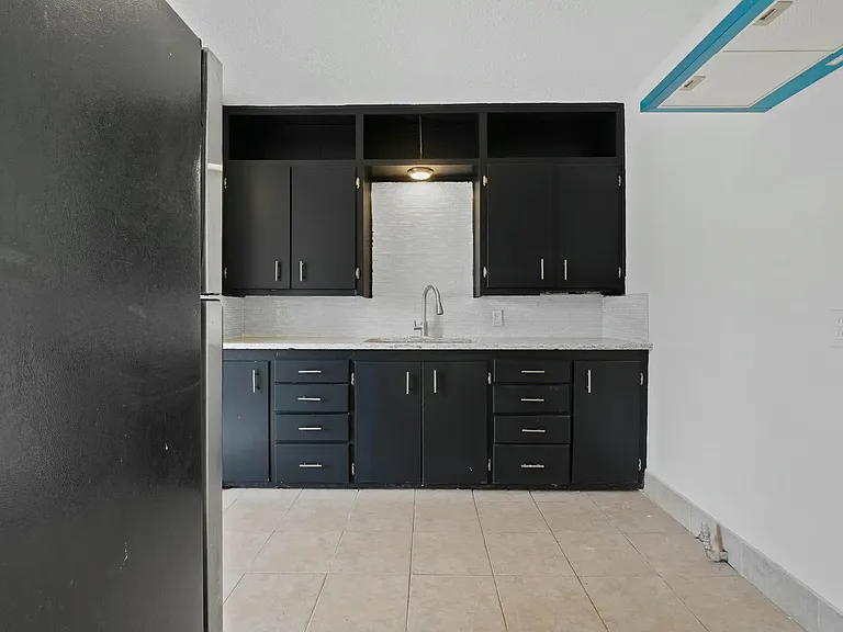 2407 35th St #1 — Photo 9