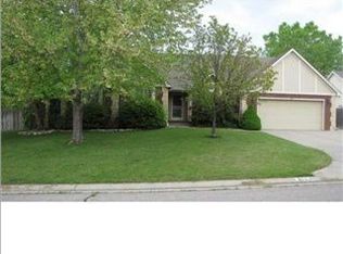 802 E Hawthorne Dr, Derby, KS 67037