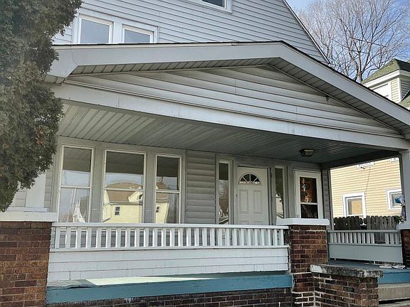 2nd image of 200 Lake Ave
