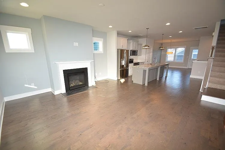 725 Fireball Ct — Photo 3