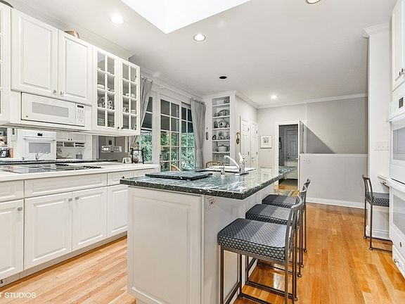 3rd image of 1875 W North Pond Ln