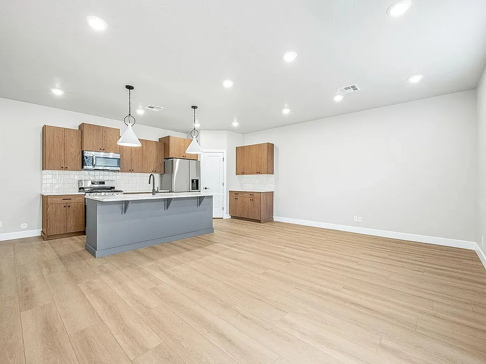 3983 E Razor Dr