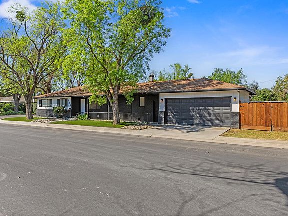 2nd image of 919 Del Rey Ave