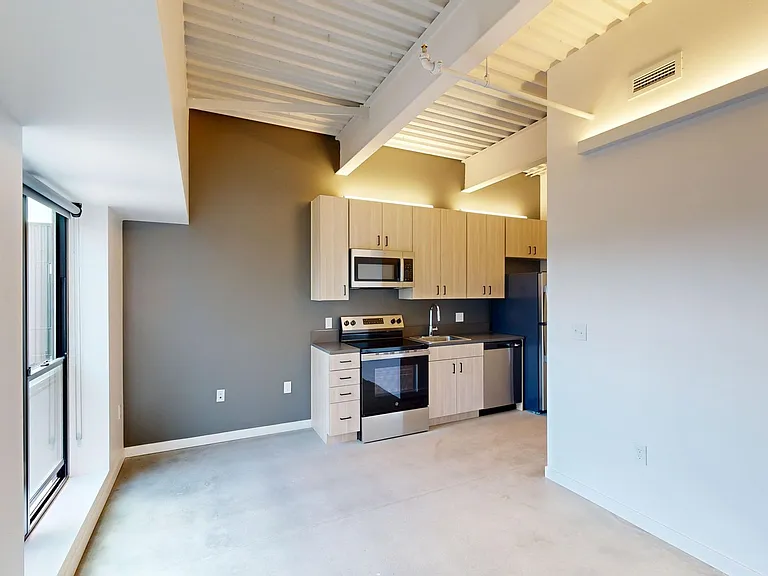 418 East Grand — Photo 46