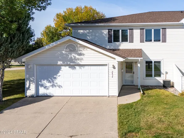 2454 S 38th St, Grand Forks, ND 58201