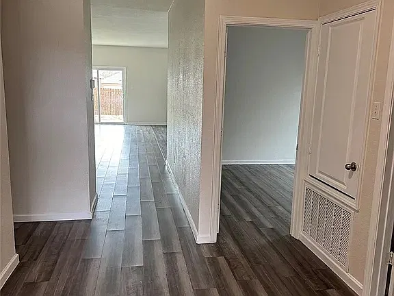 739 Wellington Dr — Photo 3