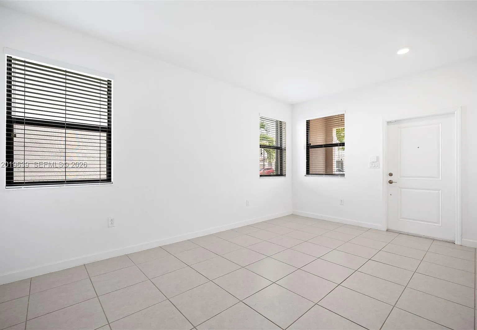 4 bed, 2.5 bath, 1820 sqft, $3,400 — Photo 2