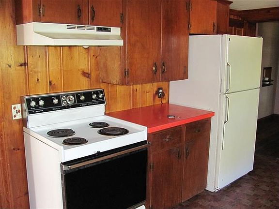 4th image of 19 Cranberry Ln