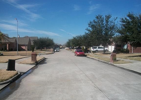 3rd image of 1831 Oakwood Court Dr