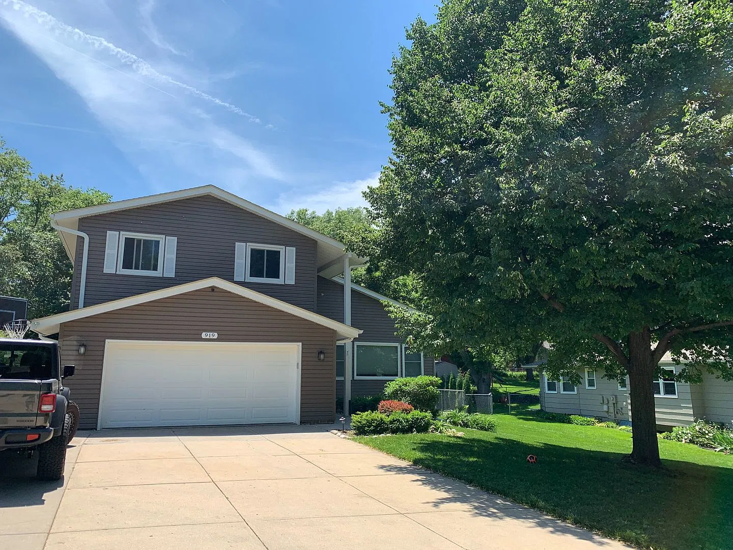 Home For Rent in Papillion — Photo 1