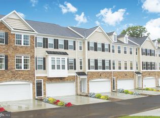 100 Stafford Pl, Falling Waters, WV 25419