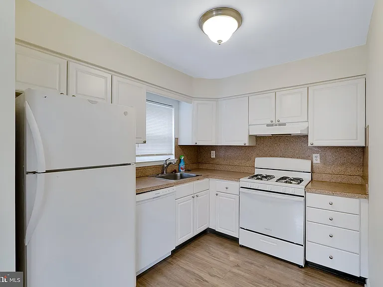 9754 E Roosevelt Blvd #1 — Photo 11