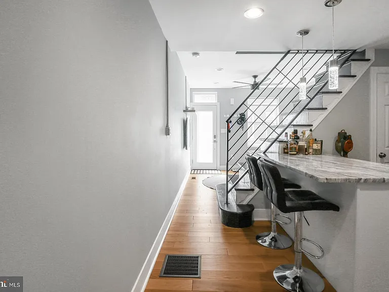 441 E Flora St — Photo 9