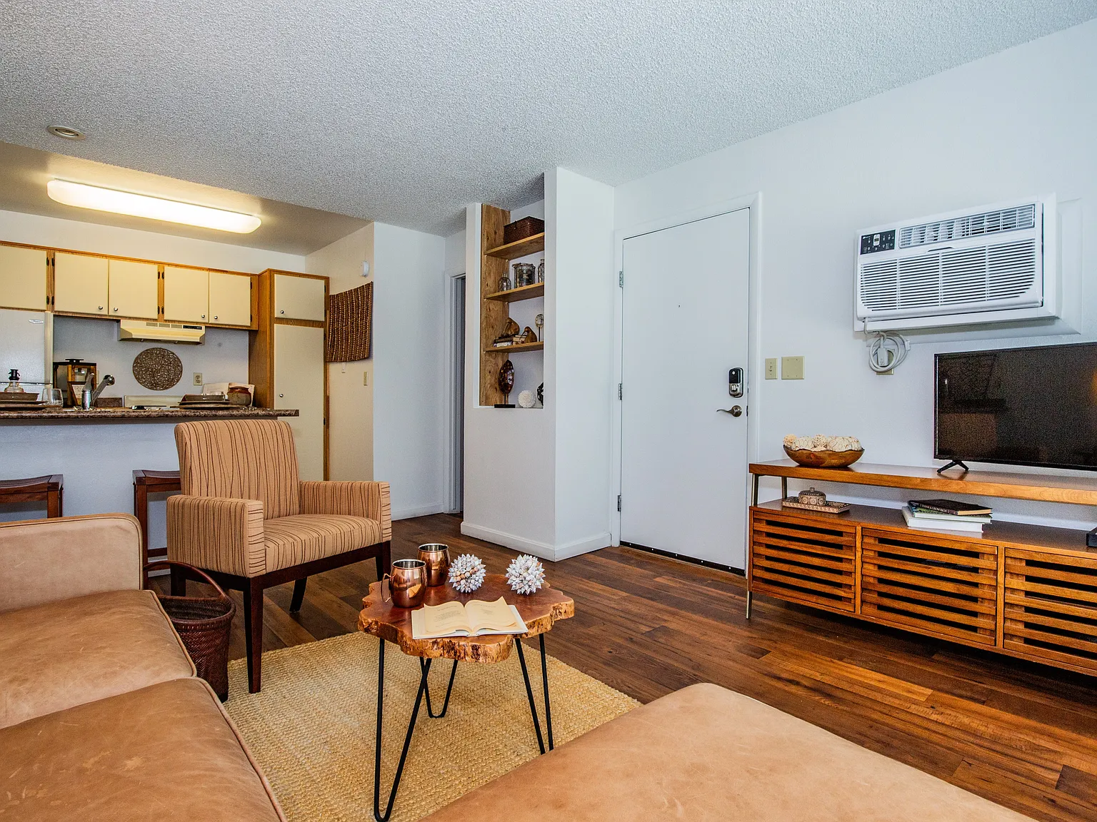 Sky Harbor Apartments — Photo 4