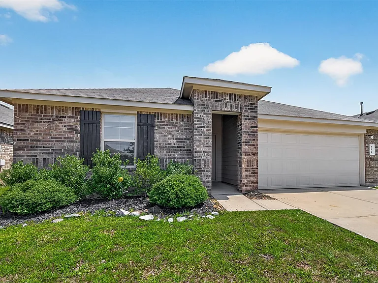 18361 Timbermill Ln — Photo 2