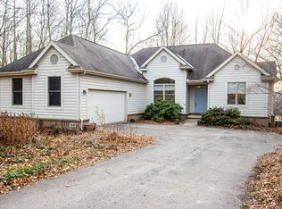 1185 Westwood Shore Dr, Howell, MI 48843