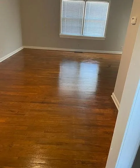 2702 W Maple St — Photo 4