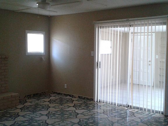 liv. rm w/ bonus room rear