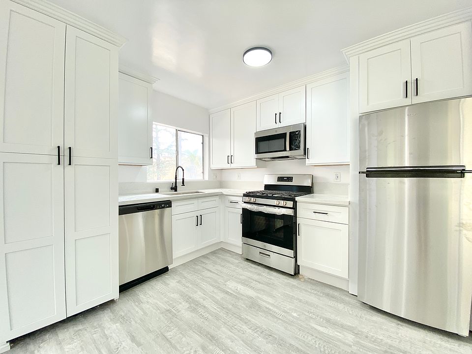 1st image of 121 S Carondelet St #6