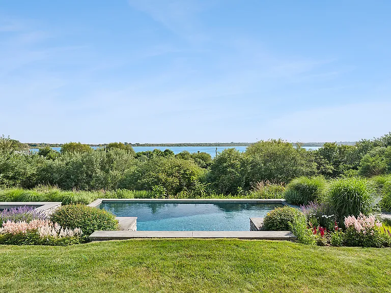 83 Startop Dr — Photo 4
